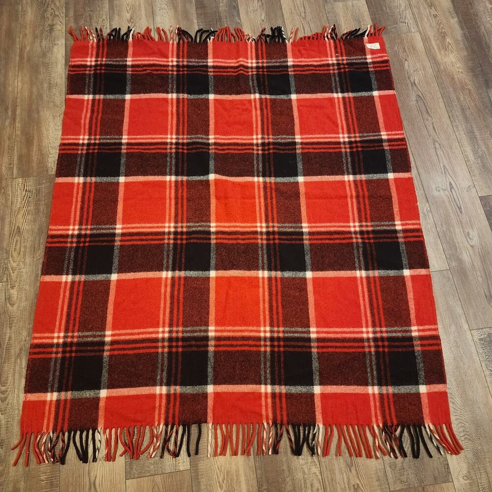 Vtg Faribo Fluff Loomed 100" Wool Stadium Fringed Red / Black Plaid 56x50" EUC